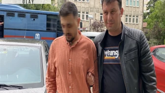Konserde kendisini uyaran çocuğu bıçakladı