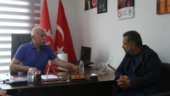 İzmir'de grev konusundaki tartışmalar devam ediyor: Aslanoğlu, DİSK'e önemli bir ziyaret gerçekleştirdi!