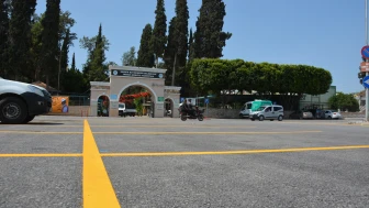 Tarsus'ta Şehir Mezarlığı'nda Otopark Yenileme Çalışması Tamamlandı