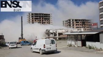 Hatay'da 13 katlı bina yerle bir oldu