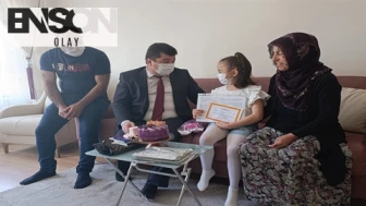 Karaciğer nakliyle hayata tutunan öğrenciye takdir belgesi evinde teslim edildi.