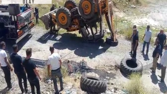 Şarampole yuvarlanan iş makinesinin operatörü yaralandı