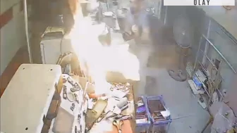 Tamire getirilen telefon patladı