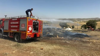 Mardin'de çıkan yangınlarda yüzlerce dönüm zarar gördü, saman ve sulama boruları yandı!
