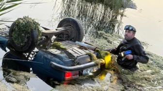 Eskişehir'de nehre düşen otomobildeki 2 kişi kurtarıldı