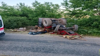 15 yaşındaki sürücünün kullandığı traktör devrildi; 1 ölü 2 yaralı