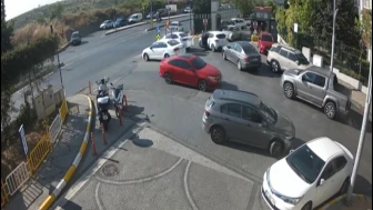 Başakşehir'de 2 otomobil kafa kafaya çarpıştı; 2'si ağır 3 yaralı