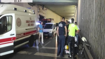 Beşiktaş'ta otomobile çarpan motosiklet sürücüsü yola savruldu
