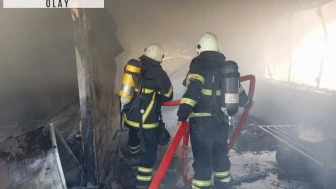 Samandağ'da prefabrik ev yandı