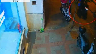 İstanbul-Kağıthane’de iki kardeşin alacaklılarının evini kurşunladığı anlar kamerada