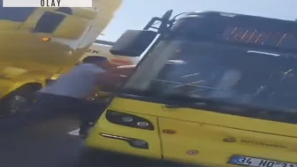 Maltepe D-100 Karayolu’nda TIR'dan inip otobüs şoförüne saldırdı