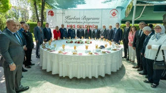 Eskişehir'de Vali Aksoy'un ev sahipliğinde bayram programı düzenlendi!