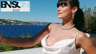 Kızılcık Şerbeti'nin Alev'i Müjde Uzman bikinili pozlarıyla mest etti! Peş peşe paylaştı