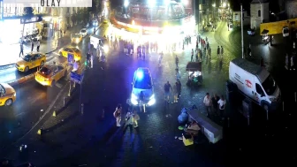 Taksim'de polisi tehdit edip doktorlara saldıran 2 kadın yeniden yargılanacak