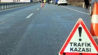 İzmir'de iki otomobilin çarpıştığı kazada 4 kişi yaralandı