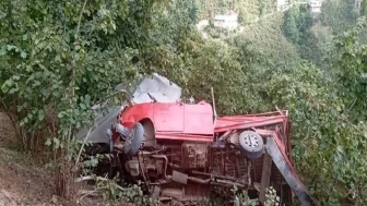 Tarım işçilerini taşıyan kamyonet şarampole yuvarlandı; 1 ölü, 9 yaralı