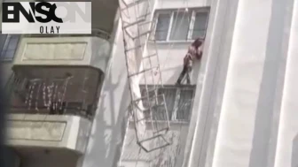 İskelenin halatı koptu, işçi ölümden döndü!