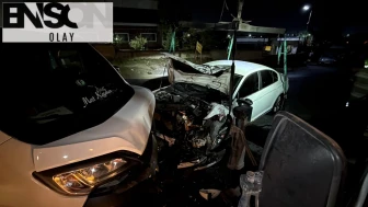 Servis minibüsüyle otomobil çarpıştı: 10 yaralı
