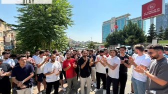 Futbolculardan bakanlık önünde açıklama: Televizyonda alkışladığımız oyuncular 40 yaşında