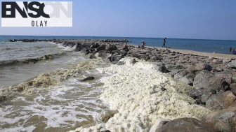 Hatay'da deniz kıyısında görülen beyaz köpük tabakasının sırrı çözüldü