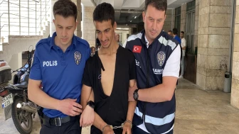 Balık tutan kişiyi ‘2 saattir bir balık tutamadın’ diyerek dövüp, denize atarak eşyalarını gasbetti