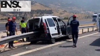Bariyer aracı delip geçti! Feci şekilde can verdiler