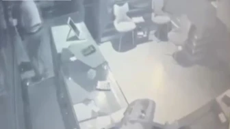Gaziosmanpaşa'da kuyumcudan 3 kilogram altın çalan şüpheliler kamerada