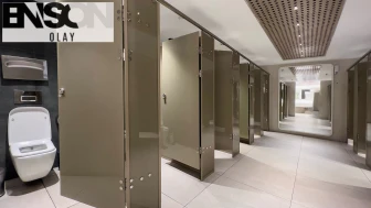 AVM'nin kadınlar tuvaletinde gizlice görüntü kaydeden sapığa meydan dayağı