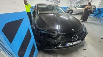 Vale müşterinin 7 milyon liralık otomobiliyle kaza yaptı