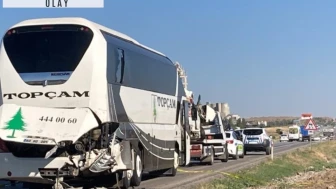 Yolcu otobüsüne çarpan kamyonette 2 kişi öldü