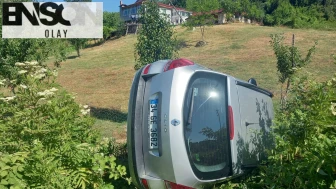 Sinop'ta otomobilin devrildiği kazada 3 kişi yaralandı