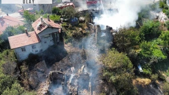 Antalya'da evlere sıçrayan yangın korkuttu
