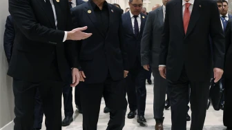 Zirvede Türkçe sohbet: Bura öz ata vatanındır