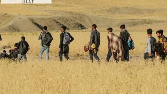 İçlerinden Mossad ajanı çıkınca 700 bin Afganı sınır dışı ettiler