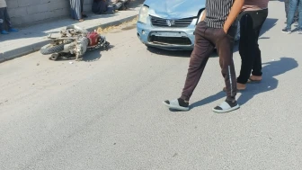 Hafif ticari araç ile motosiklet çarpıştı: 1'i ağır 2 yaralı