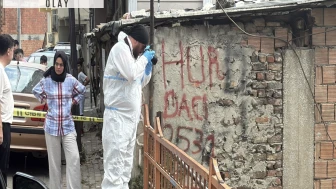 Kağıthane'de ev arkadaşının boğazını keserek öldürdü; şüpheli kamerada