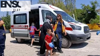 İnşaat alanına uçan triportördeki 2'si çocuk 4 kişi yaralandı