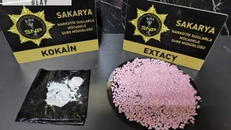 Durdurulan araçta kokain ve uyuşturu hap ele geçirildi