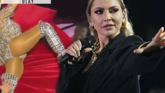 Hadise'den sahnede iddialı yatak performansı: Duş alıp dans etti