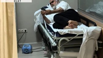 Bacağını ısıran yılanla hastaneye gitti