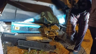Jandarmadan kaçarken otomobille kaza yaptılar; 3 yaralı