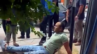 Parkta yaşanan kavga sonucu bir kişi bıçaklandı.