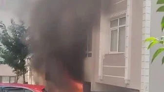 Fatih'te ecza deposunda yangın; patlama anları kamerada