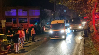 Sürücüsü kaçan araç, trafik kazasında 4 araca çarptı ve 2 kişi yaralandı