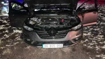 Çalındı başvurusu yapılan otomobil, boş arazide alevler içinde bulundu
