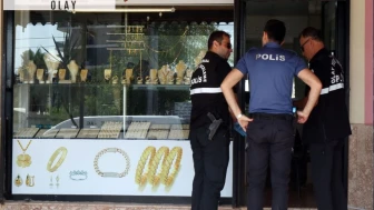 Kuyumcuyu bıçakla tehdit ederek 600 bin TL’lik bilezik alıp kaçan şüpheli yakalandı