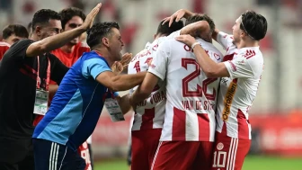 Antalyaspor, Fatih Karagümrük'ü ağırlıyor! Trendyol Süper Lig'in 4. haftasında heyecan dorukta!
