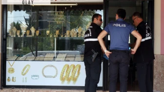 Kuyumcudan 750 bin liralık bilezik çalıp kaçtı