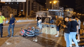Traktöre arkadan çarpan motosikletin sürücüsü felaketi yaşadı