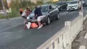 Otomobiliyle, çarptığı kadının üzerinden geçip kaçmaya çalıştı